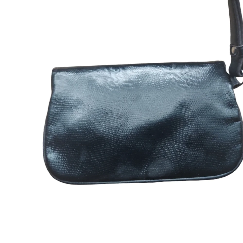 𝅺kathy Van Zealand black wristlet‎